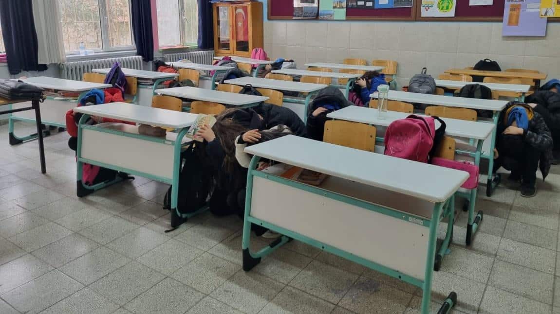 Okulumuzda Deprem Tatbikatı Gerçekleştirildi